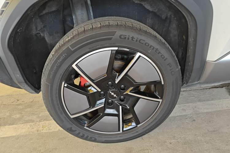Used Formula Leopard Titanium 3 2025 501KM All-Wheel Drive Intelligent Driving Ultra Version Right Rear Wheel Hub