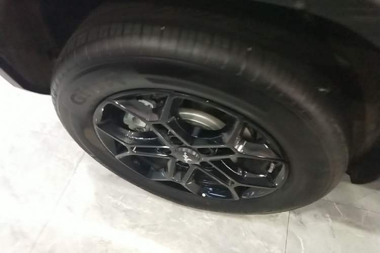 Used Formula Leopard Titanium 3 2025 501 km Range Rear-Wheel Drive Intelligent Driving Max Edition Right Rear Wheel Hub