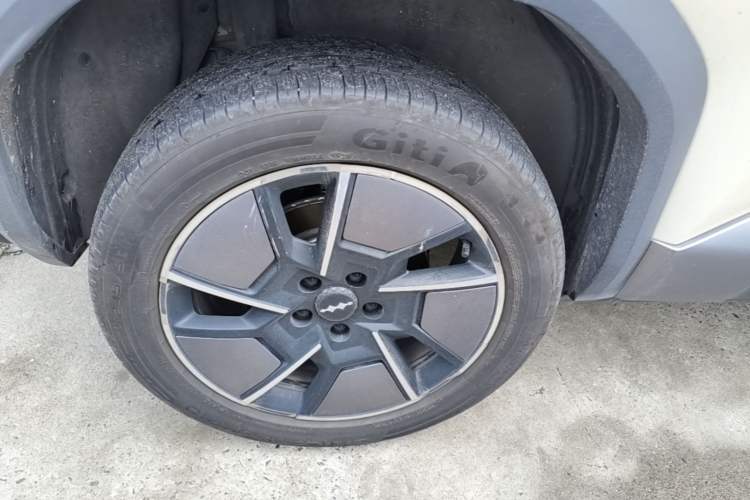 Used Formula Leopard Titanium 3 2025 501KM All-Wheel Drive Intelligent Driving Ultra Version Right Rear Wheel Hub