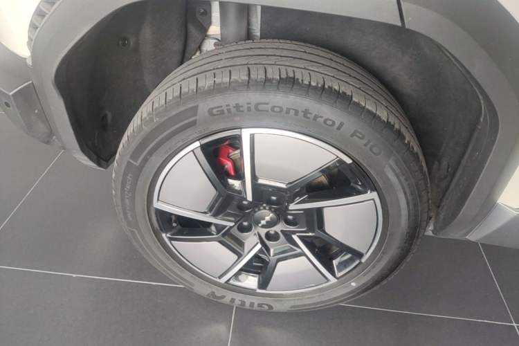 Used Formula Leopard Titanium 3 2025 501KM All-Wheel Drive Intelligent Driving Ultra Version Right Rear Wheel Hub
