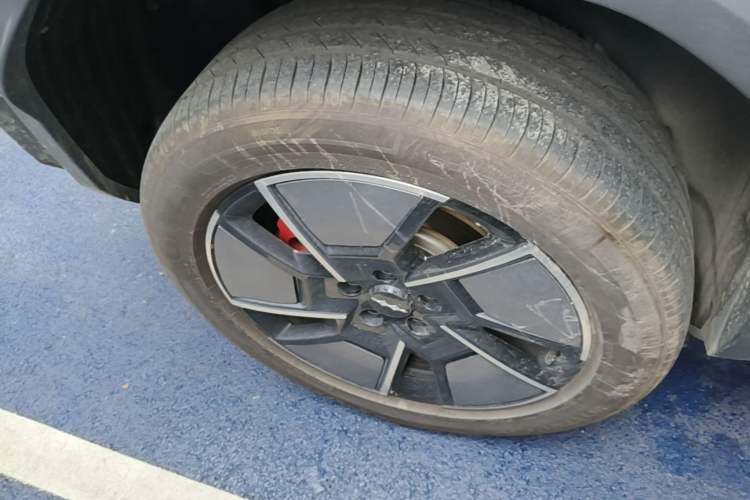 Used Formula Leopard Titanium 3 2025 501KM All-Wheel Drive Intelligent Driving Ultra Version Right Rear Wheel Hub