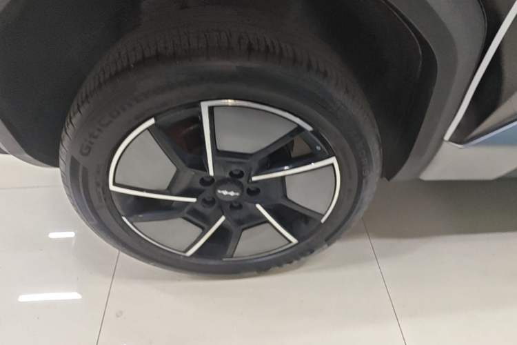 Used Formula Leopard Titanium 3 2025 501KM All-Wheel Drive Intelligent Driving Ultra Version Right Rear Wheel Hub
