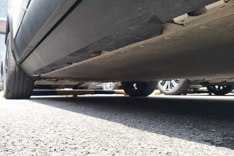 Used Formula Leopard Titanium 3 2025 501KM All-Wheel Drive Intelligent Driving Ultra Version Right Side Sill