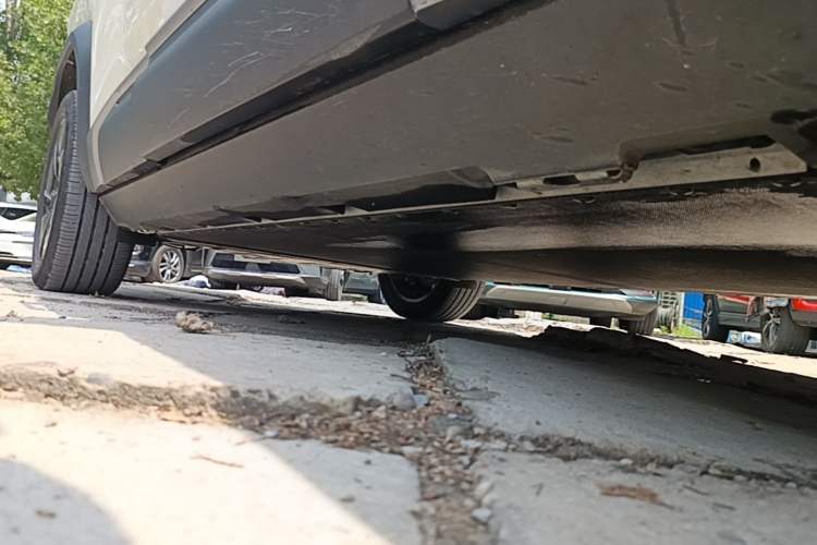 Used Formula Leopard Titanium 3 2025 501KM All-Wheel Drive Intelligent Driving Ultra Version Right Side Sill