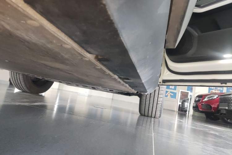 Used Formula Leopard Titanium 3 2025 501KM All-Wheel Drive Intelligent Driving Ultra Version Right Side Sill