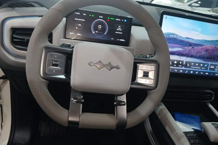 Used Formula Leopard Titanium 3 2025 501 km All-Wheel Drive Intelligent Driving Max Edition Steering Wheel