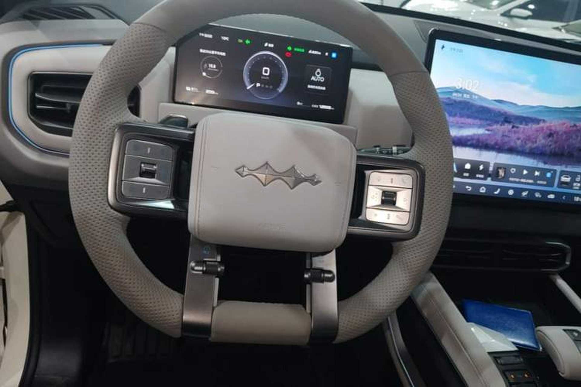 Used Formula Leopard Titanium 3 2025 501 km All-Wheel Drive Intelligent Driving Max Edition Steering Wheel