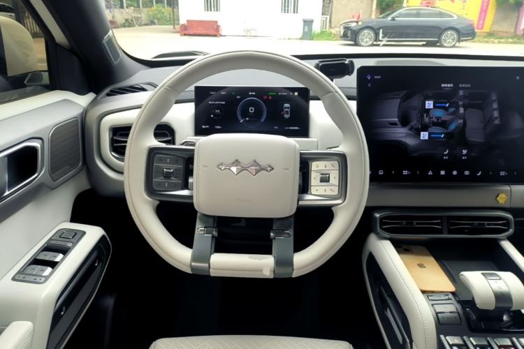 Used Formula Leopard Titanium 3 2025 501KM All-Wheel Drive Intelligent Driving Ultra Version Steering Wheel
