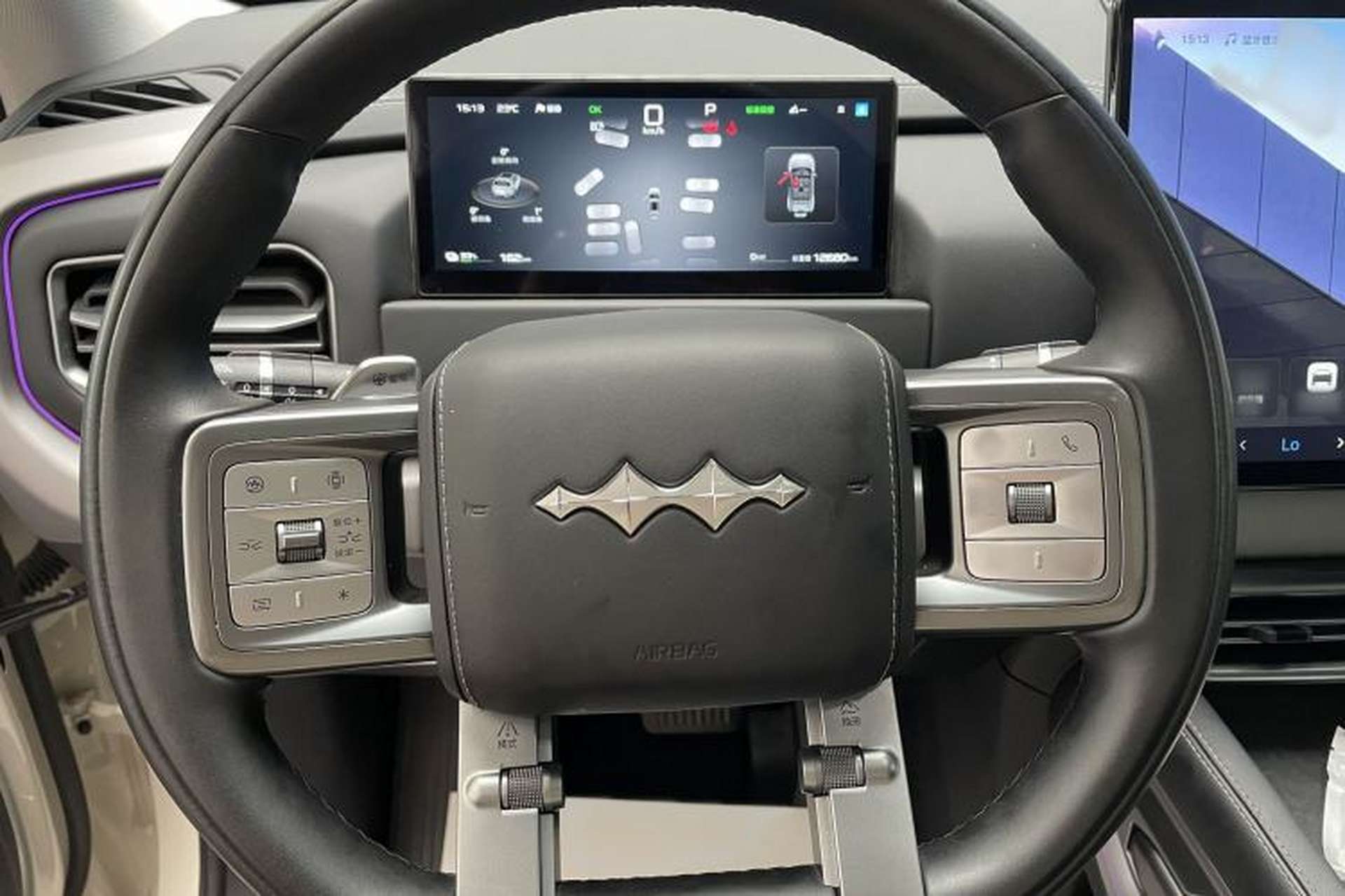 Used Formula Leopard Titanium 3 2025 501KM All-Wheel Drive Intelligent Driving Ultra Version Steering Wheel