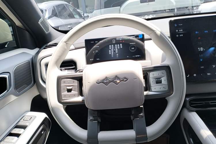 Used Formula Leopard Titanium 3 2025 501KM All-Wheel Drive Intelligent Driving Ultra Version Steering Wheel