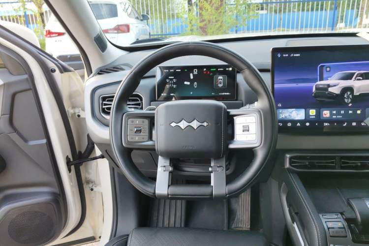 Used Formula Leopard Titanium 3 2025 501KM All-Wheel Drive Intelligent Driving Ultra Version Steering Wheel