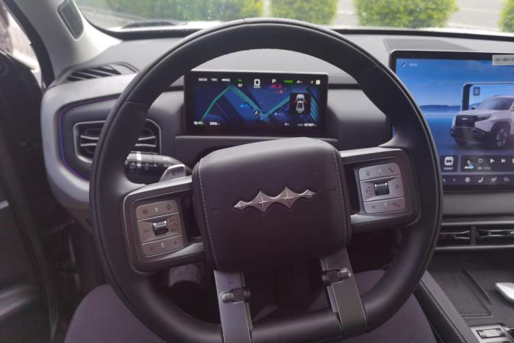 Used Formula Leopard Titanium 3 2025 501KM All-Wheel Drive Intelligent Driving Ultra Version Steering Wheel