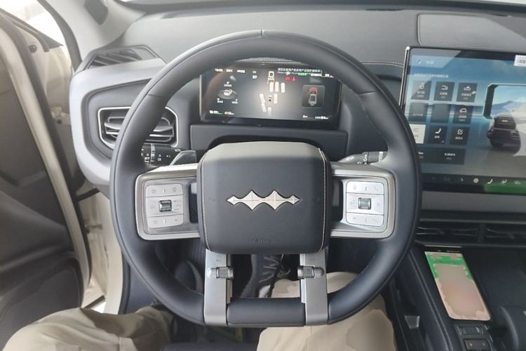 Used Formula Leopard Titanium 3 2025 501KM All-Wheel Drive Intelligent Driving Ultra Version Steering Wheel