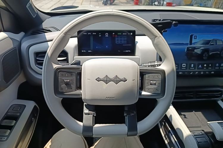Used Formula Leopard Titanium 3 2025 501KM All-Wheel Drive Intelligent Driving Ultra Version Steering Wheel