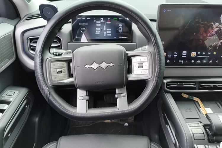 Used Formula Leopard Titanium 3 2025 501KM All-Wheel Drive Intelligent Driving Ultra Version Steering Wheel