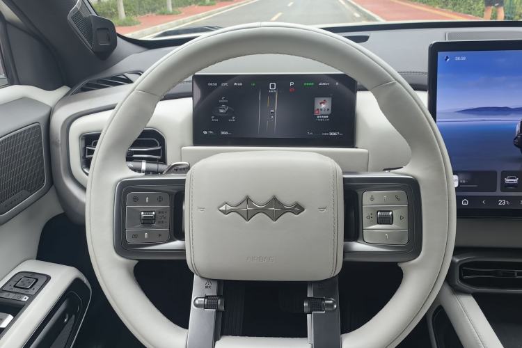 Used Formula Leopard Titanium 3 2025 501 km Four-Wheel Drive Drone Edition Steering Wheel