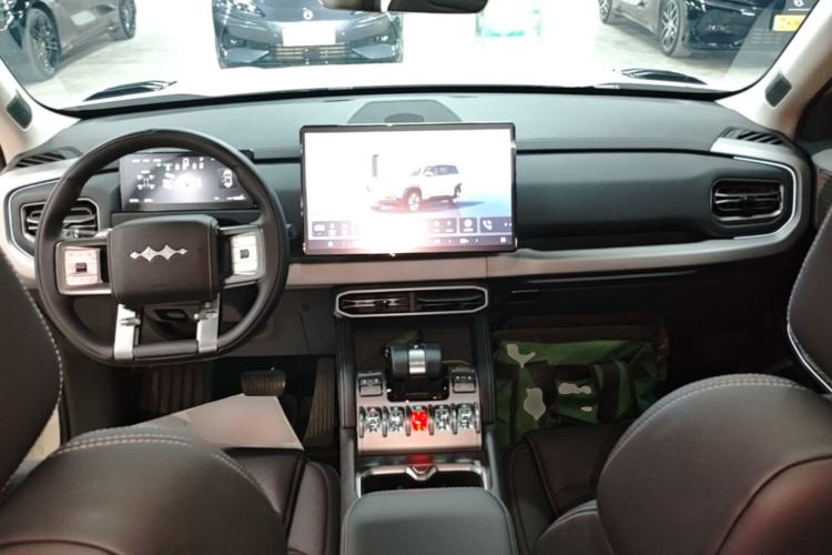 Used Formula Leopard Titanium 3 2025 501KM All-Wheel Drive Intelligent Driving Ultra Version Center Console