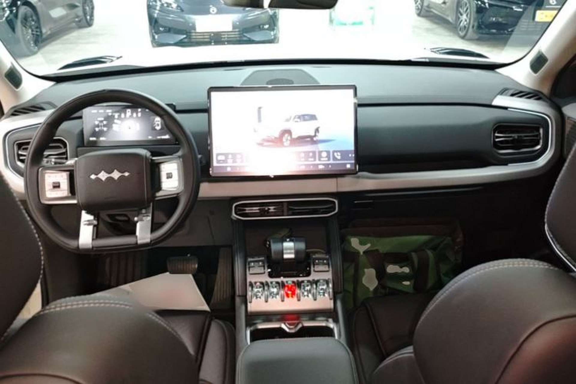 Used Formula Leopard Titanium 3 2025 501KM All-Wheel Drive Intelligent Driving Ultra Version Center Console