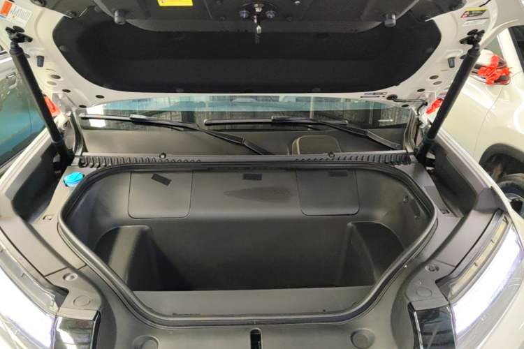 Used Formula Leopard Titanium 3 2025 501KM All-Wheel Drive Intelligent Driving Ultra Version Engine Bay