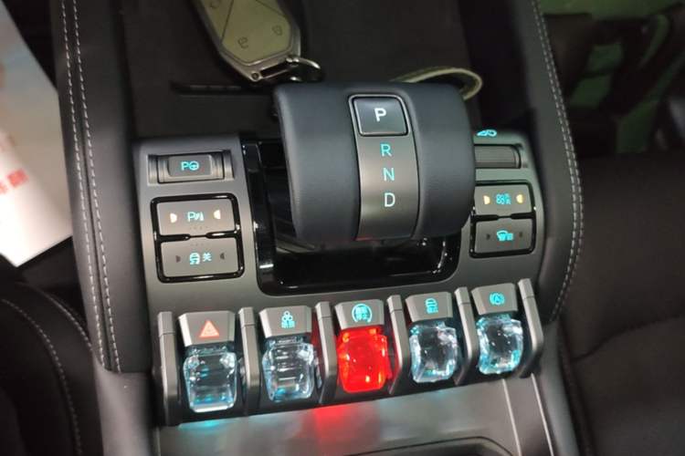 Used Formula Leopard Titanium 3 2025 501KM All-Wheel Drive Intelligent Driving Ultra Version Gear Lever