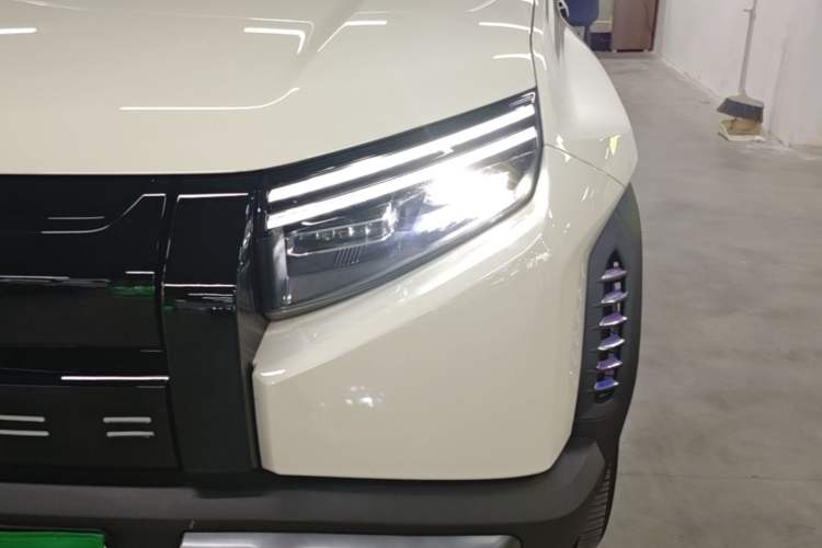 Used Formula Leopard Titanium 3 2025 501KM All-Wheel Drive Intelligent Driving Ultra Version Left Front Headlight