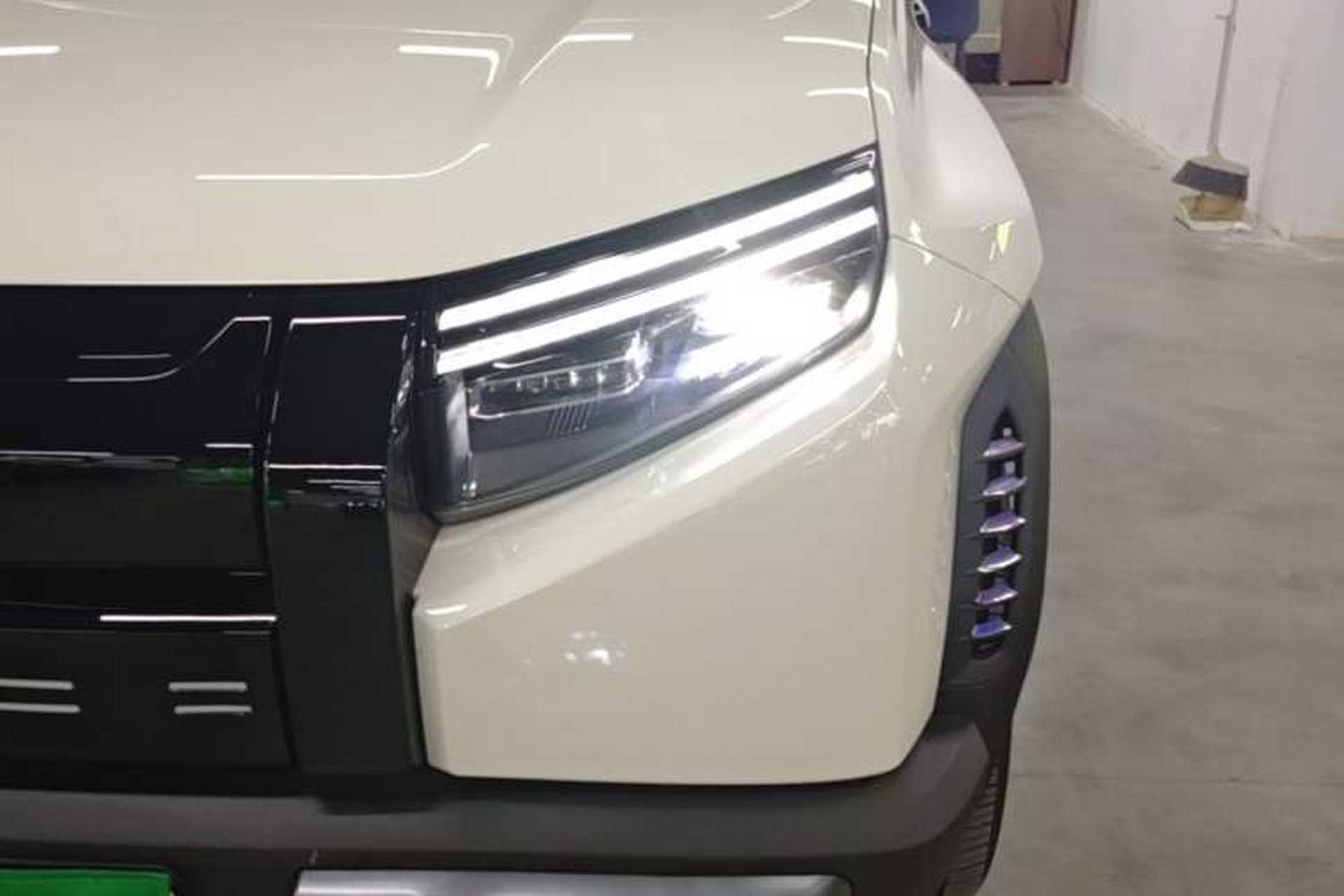 Used Formula Leopard Titanium 3 2025 501KM All-Wheel Drive Intelligent Driving Ultra Version Left Front Headlight