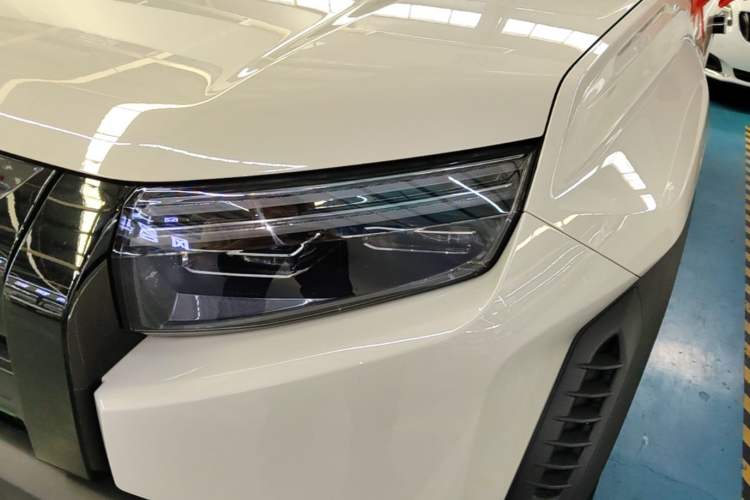Used Formula Leopard Titanium 3 2025 501KM All-Wheel Drive Intelligent Driving Ultra Version Left Front Headlight