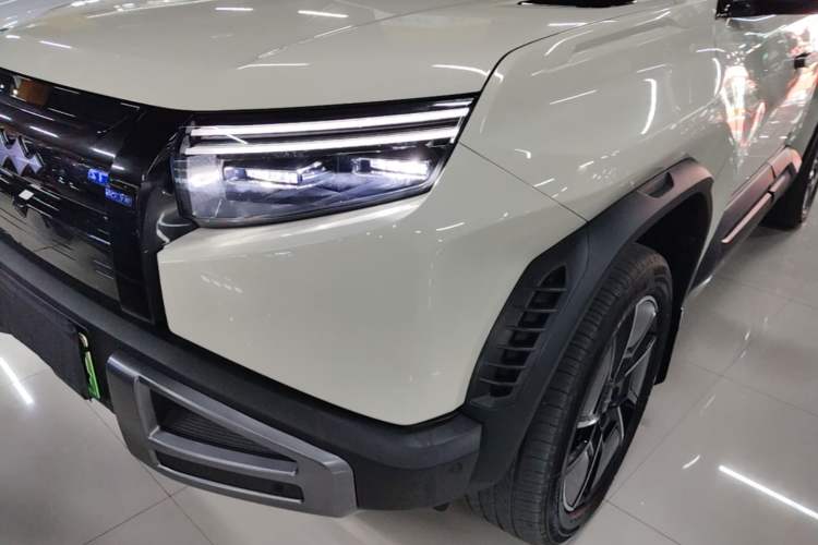 Used Formula Leopard Titanium 3 2025 501KM All-Wheel Drive Intelligent Driving Ultra Version Left Front Headlight
