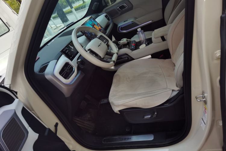 Used Formula Leopard Titanium 3 2025 501KM All-Wheel Drive Intelligent Driving Ultra Version Left Front Seat
