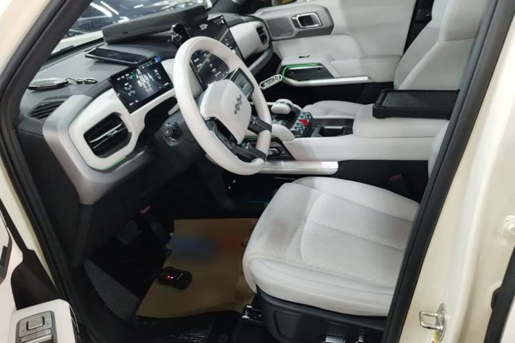 Used Formula Leopard Titanium 3 2025 501KM All-Wheel Drive Intelligent Driving Ultra Version Left Front Seat
