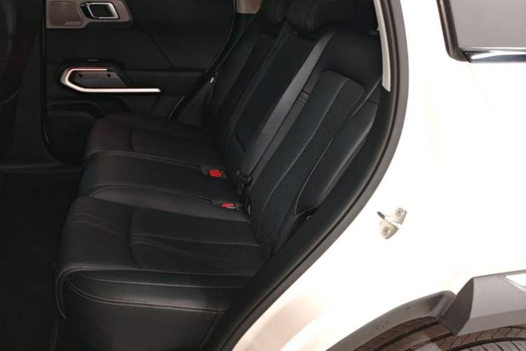 Used Formula Leopard Titanium 3 2025 501KM All-Wheel Drive Intelligent Driving Ultra Version Left Rear Seat