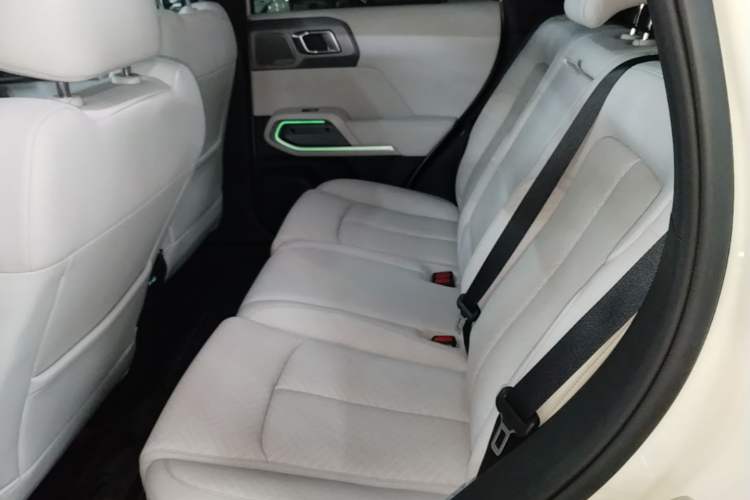 Used Formula Leopard Titanium 3 2025 501KM All-Wheel Drive Intelligent Driving Ultra Version Left Rear Seat