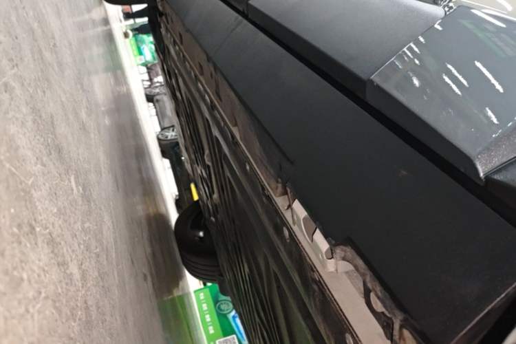 Used Formula Leopard Titanium 3 2025 501KM All-Wheel Drive Intelligent Driving Ultra Version Left Side Sill