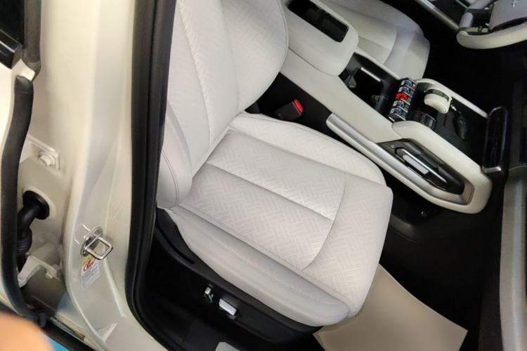 Used Formula Leopard Titanium 3 2025 501KM All-Wheel Drive Intelligent Driving Ultra Version Right Front Seat