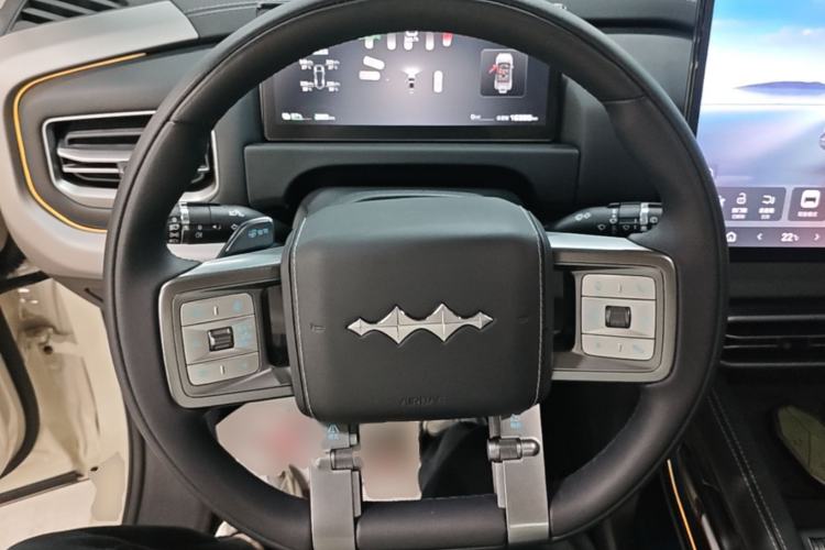 Used Formula Leopard Titanium 3 2025 501KM All-Wheel Drive Intelligent Driving Ultra Version Steering Wheel
