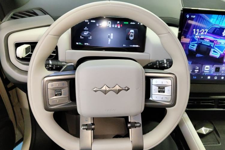 Used Formula Leopard Titanium 3 2025 501KM All-Wheel Drive Intelligent Driving Ultra Version Steering Wheel