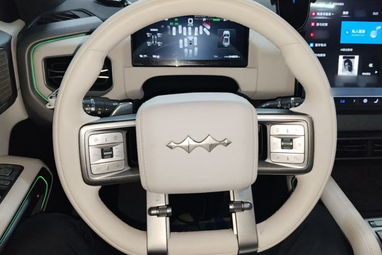 Used Formula Leopard Titanium 3 2025 501KM All-Wheel Drive Intelligent Driving Ultra Version Steering Wheel