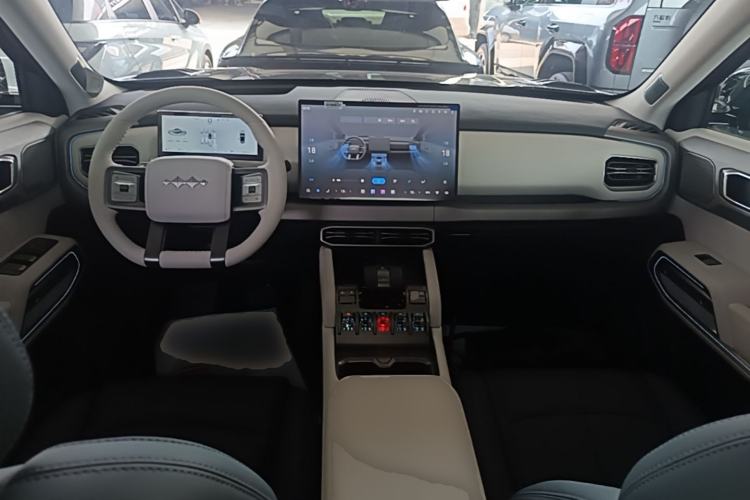 Used Formula Leopard Titanium 3 2026 565KM all-wheel-drive flash-charging version Center Console