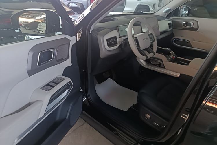 Used Formula Leopard Titanium 3 2026 565KM all-wheel-drive flash-charging version Driver Seat