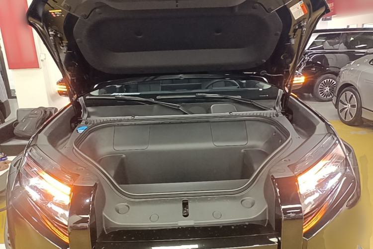 Used Formula Leopard Titanium 3 2026 620KM rear-wheel-drive flash-charging version Engine Bay