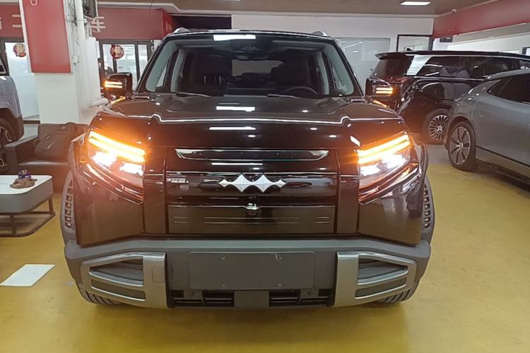 Used Formula Leopard Titanium 3 2026 620KM rear-wheel-drive flash-charging version Front