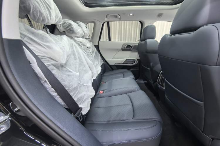 Used Formula Leopard Titanium 3 2026 565KM all-wheel-drive flash-charging version Headliner