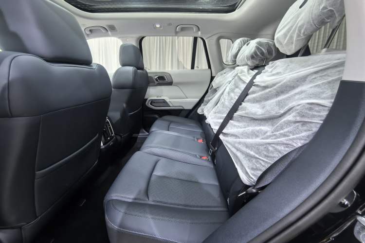 Used Formula Leopard Titanium 3 2026 565KM all-wheel-drive flash-charging version Interior 2