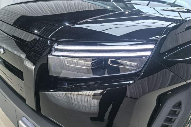 Used Formula Leopard Titanium 3 2026 565KM all-wheel-drive flash-charging version Left Front Headlight