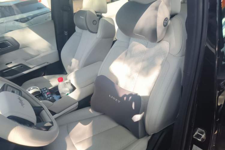 Used Formula Leopard Titanium 3 2026 620KM rear-wheel-drive flash-charging version Left Front Seat