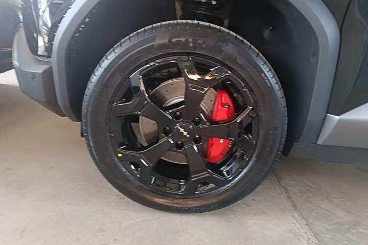 Used Formula Leopard Titanium 3 2026 565KM all-wheel-drive flash-charging version Left Front Wheel Hub