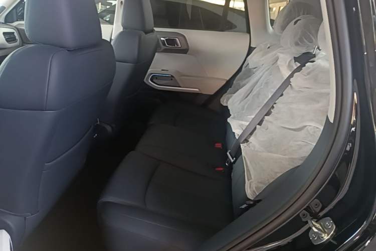 Used Formula Leopard Titanium 3 2026 565KM all-wheel-drive flash-charging version Left Rear Seat