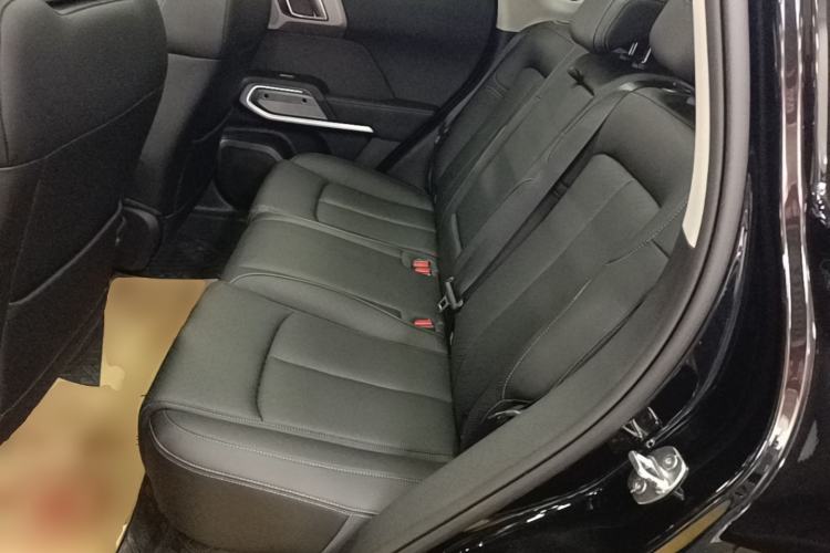 Used Formula Leopard Titanium 3 2026 620KM rear-wheel-drive flash-charging version Left Rear Seat
