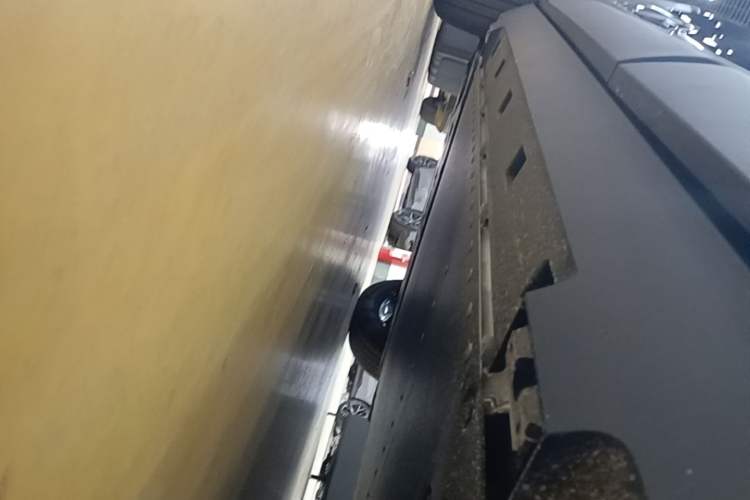 Used Formula Leopard Titanium 3 2026 620KM rear-wheel-drive flash-charging version Left Side Sill