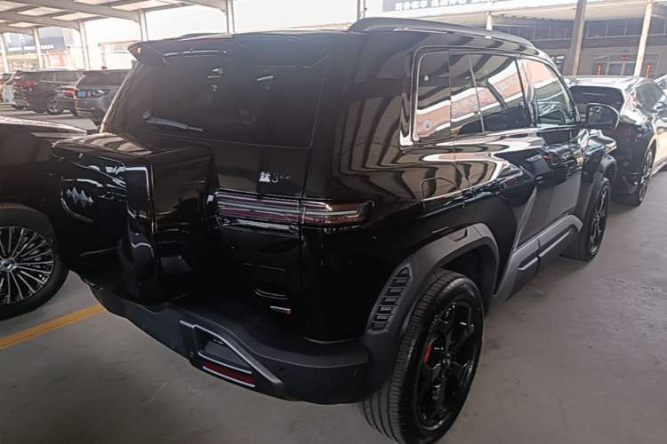 Used Formula Leopard Titanium 3 2026 565KM all-wheel-drive flash-charging version Rear Right 45 Deg
